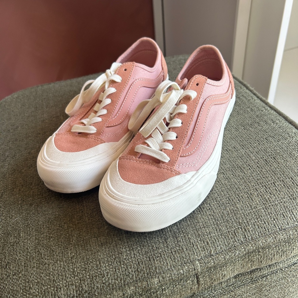 Womens 7.5 Vans NEW